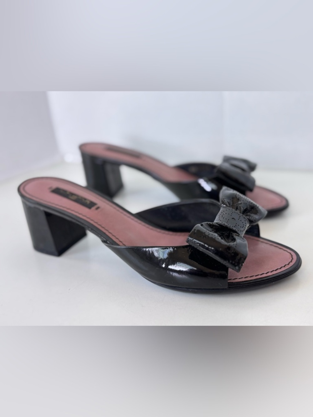 Vintage Y2K Louis Vuitton Black Patent Bow Strappy Heel Sandals Shoes Size 38